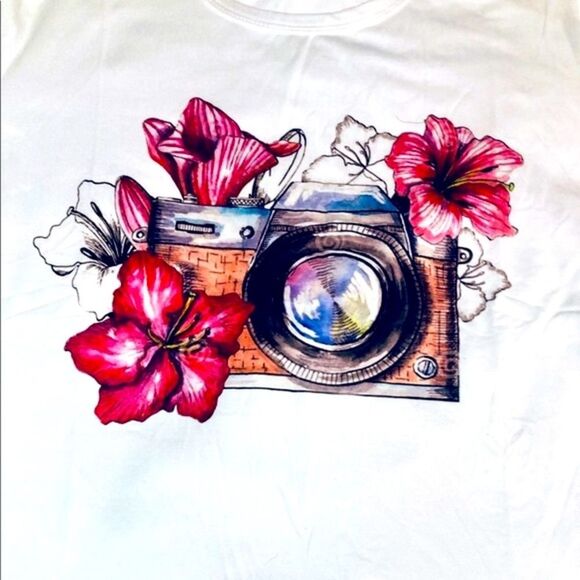 🆕 Women’s T-Shirt SIZE MP Tops White Camera Printed Design - Picture 2 of 4
